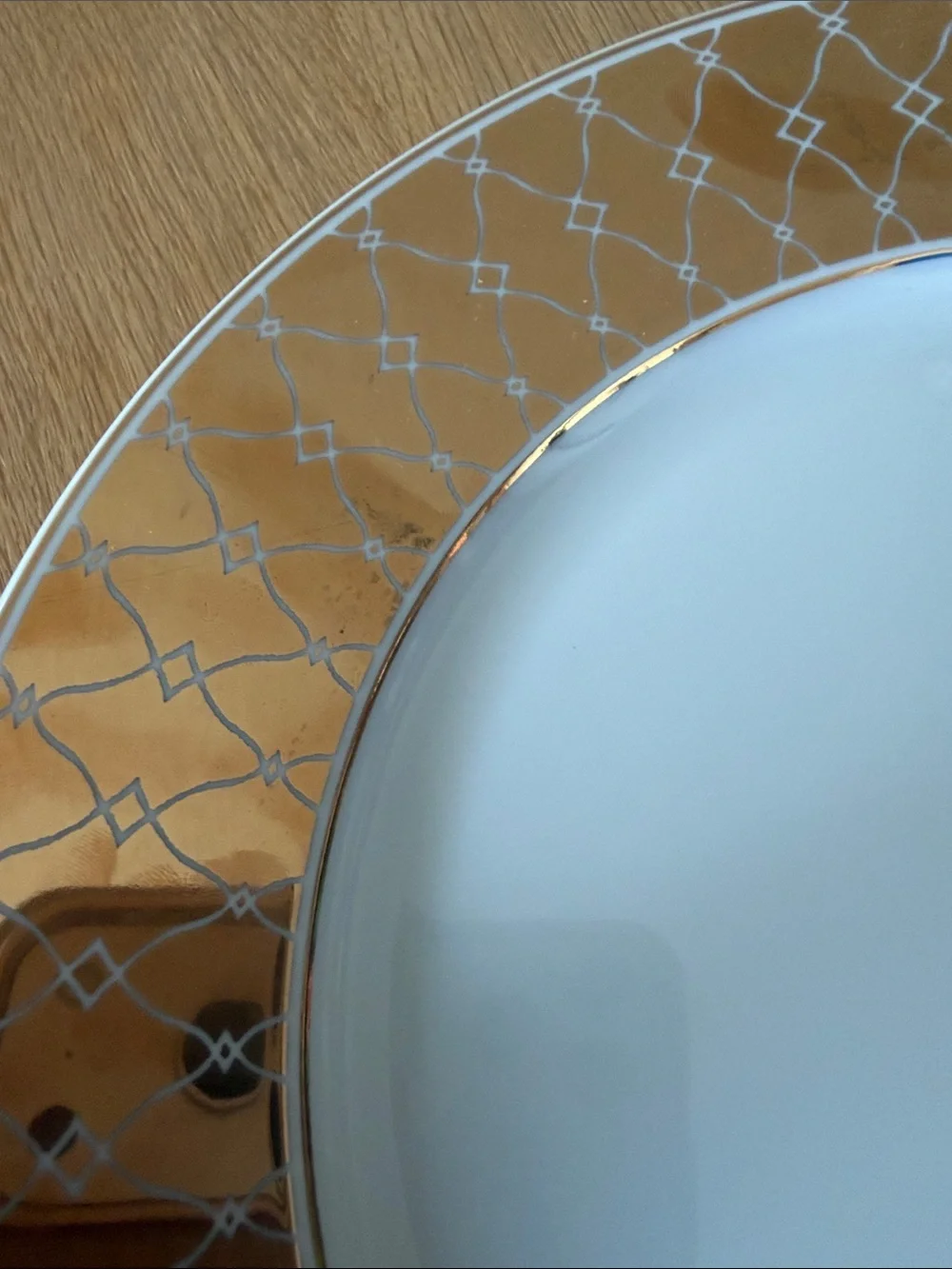 Set of 4 Elegant White and Gold Decorative Dinner Plates from Williams Sonoma